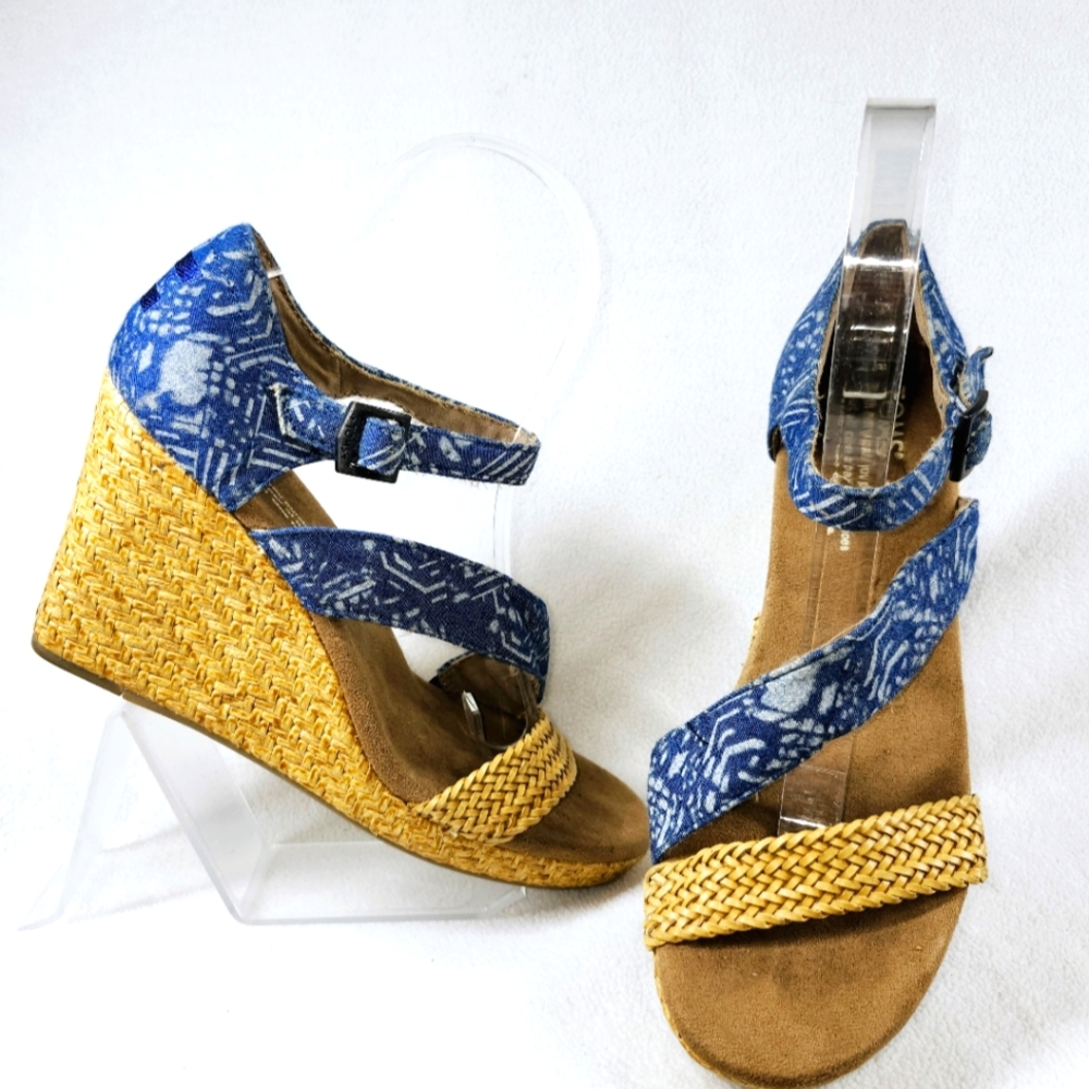TOMS Wedge Sandals - Women’s Size 7  Blue Tribal Print Espadrille Heel